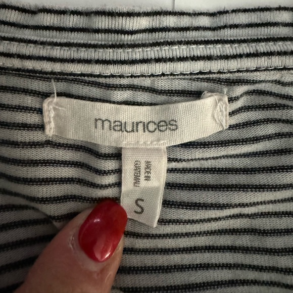 Maurices Striped V-Neck T-Shirt - Picture 5 of 5